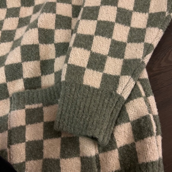 Like new green cardigan - Picture 3 of 9